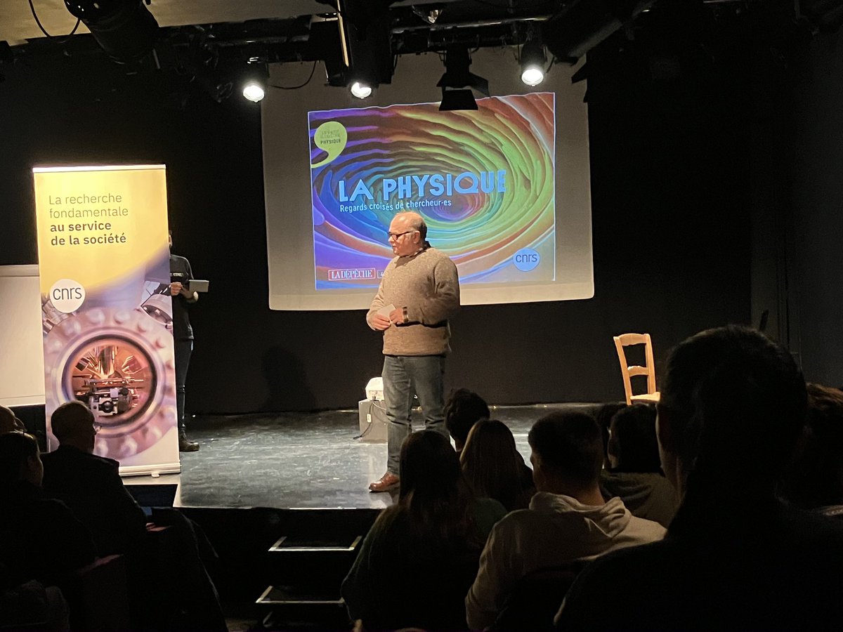 CNRS_Toulouse's tweet photo. Nous célébrons le lancement du Petit Illustré Physique coédité avec @ladepeche31. 
Nous avons convié des lycéen•nes à un spectacle inédit du @ScienceComedySh grâce à de l’@actoulouse. Des scientifiques ont noué le dialogue avec la salle.
#AnnéePhysique

https://t.co/MloX5v9109 https://t.co/VgaWLQJ3EE