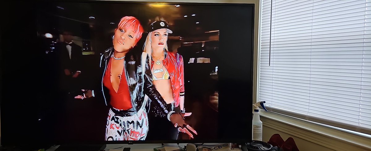 lilpixie421's tweet image. My fav #oldschool @maryjblige