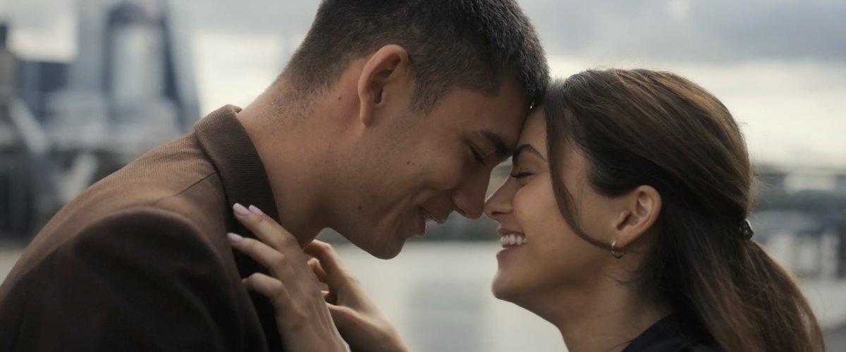 영화 <업그레이드>를 보았어요 런던 출장길에 운좋게 비행기표를 일등석으로 업그레이드 받은 경매회사 인턴 '아나'가 비행기에서 '윌리엄'을...