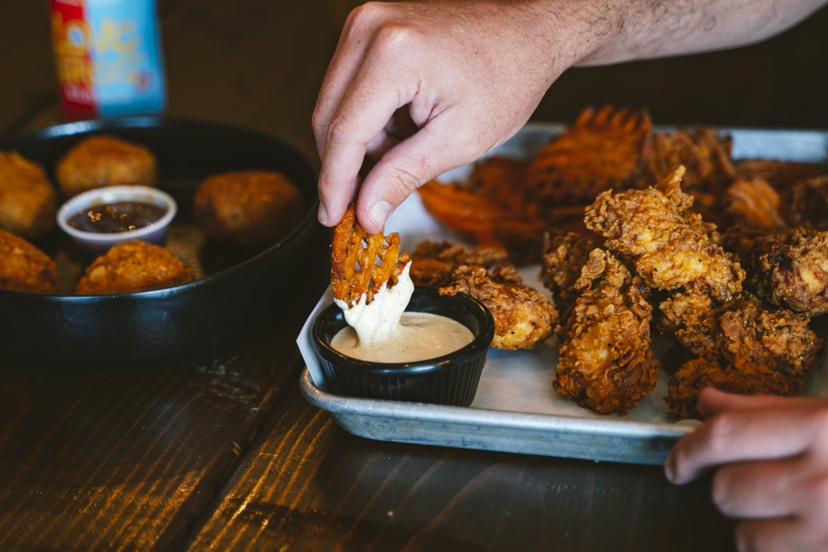 localbarlubbock's tweet photo. POV: You're looking at the best buttermilk chicken tenders around https://t.co/ZfcdTXdsyt