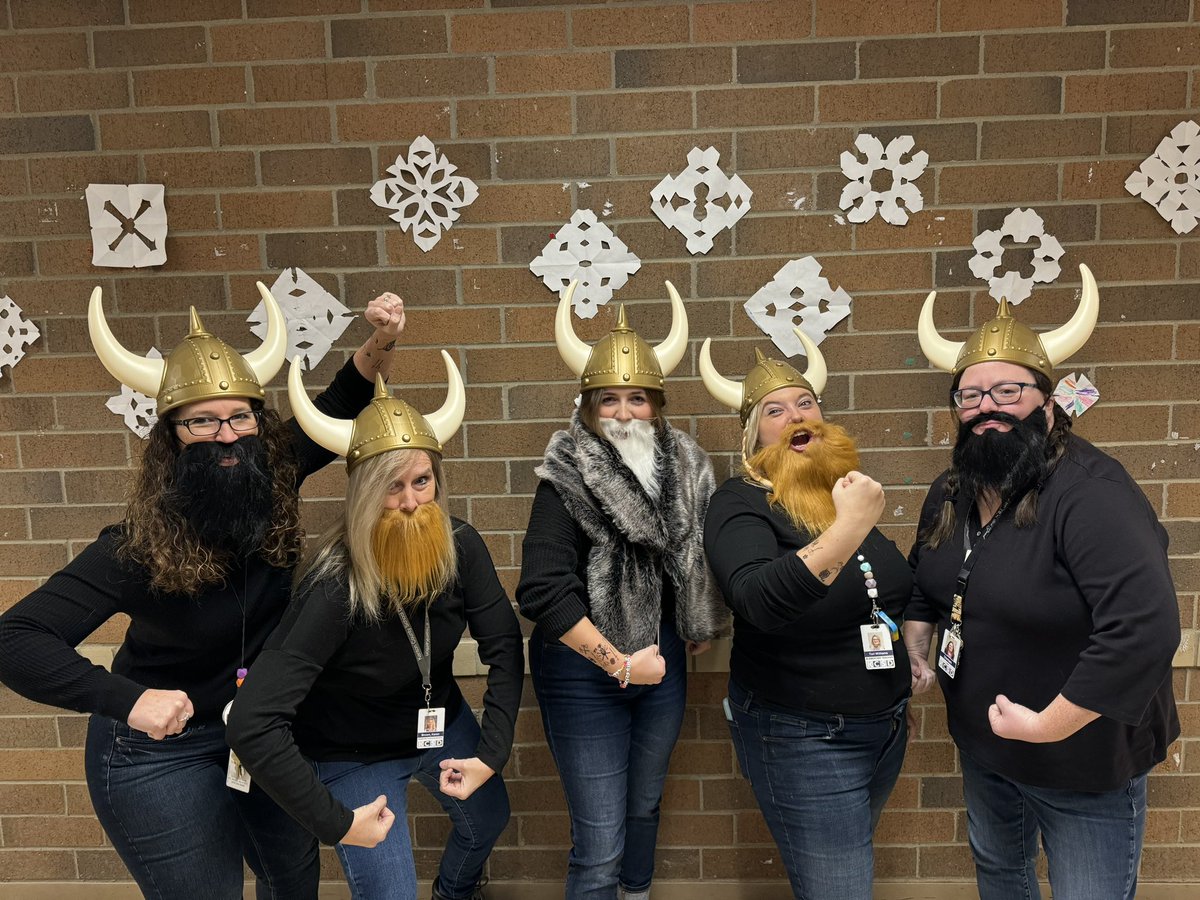 CarlaUsman's tweet photo. Welcome to the Viking Age! #CKLA #KCSDropedintoreading https://t.co/GbcicKv792