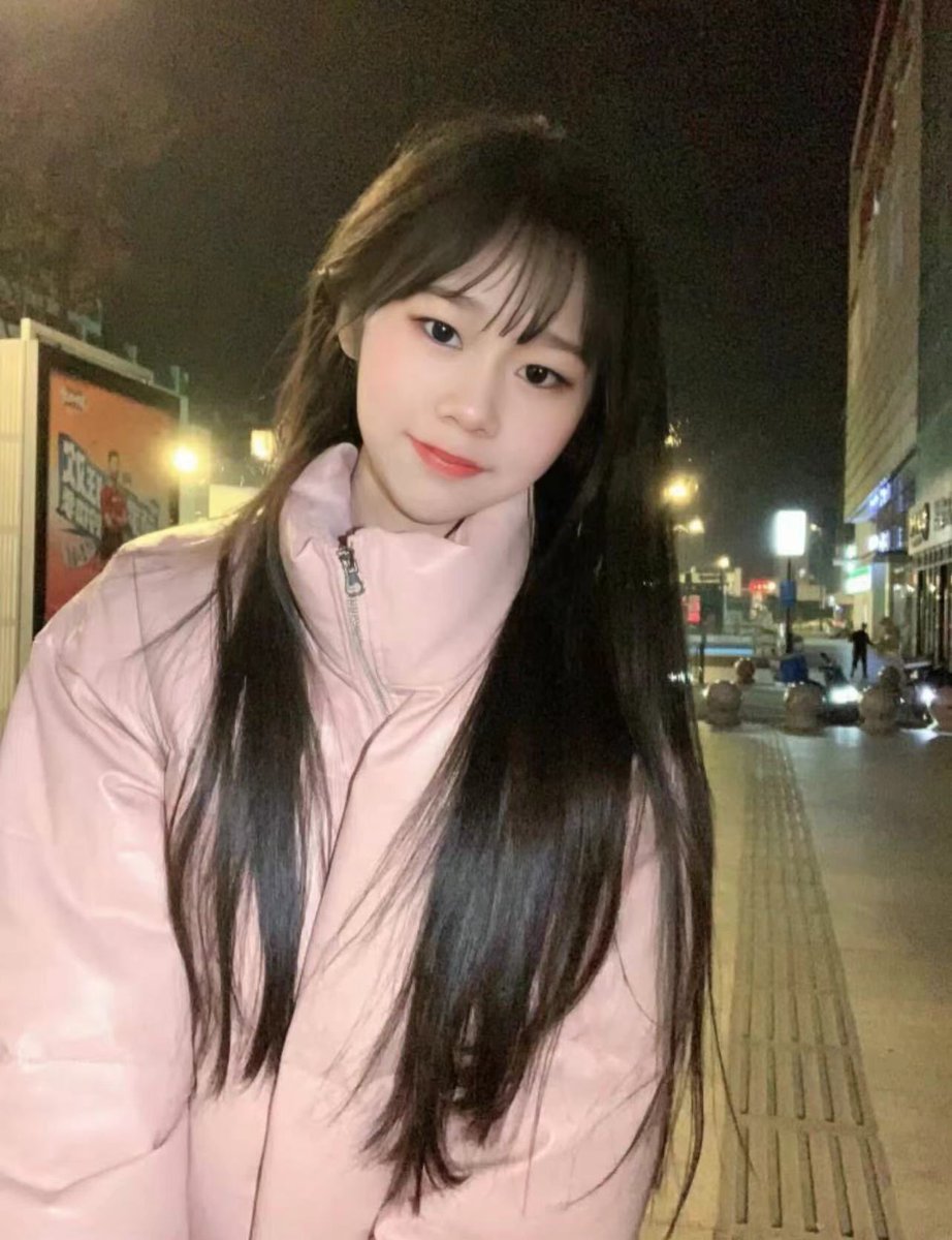 福利姬成都佩佩小盆友（四川）分享的黄推图片4 - 网红私拍内容