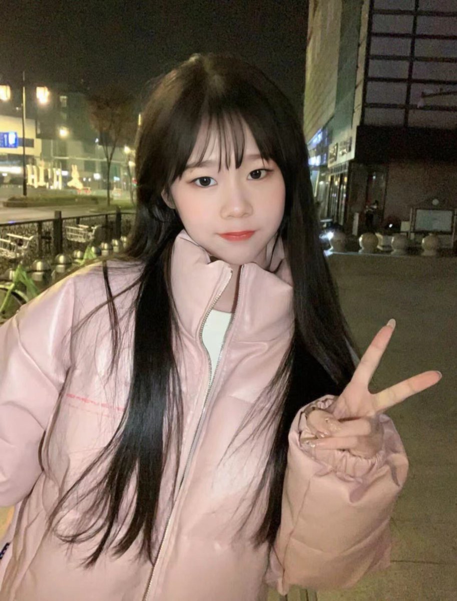 福利姬成都佩佩小盆友（四川）分享的黄推图片2 - 网红私拍内容