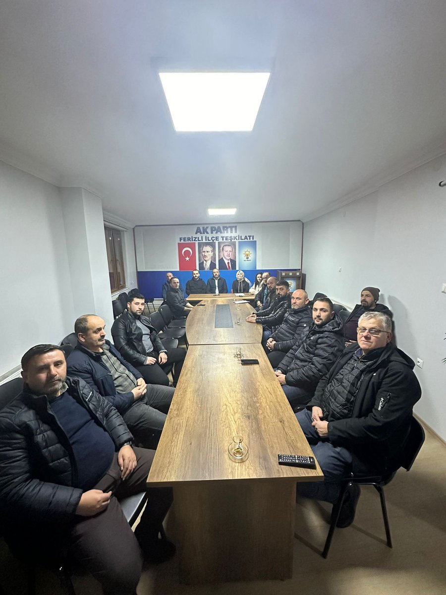 Ak_Ferizli's tweet photo. Haftalık olağan toplantımızı İlçe Siyasi Hukuk İşler Başkanımız Rahmi Yılmaz’ın başkanlığında gerçekleştirdik. https://t.co/fQR8bRqjwy