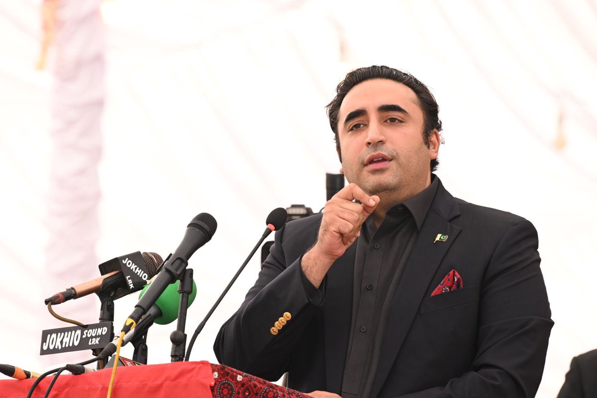 Ainuddinkakar78's tweet photo. چیئرمین پاکستان پیپلز پارٹی بلاول بھٹو زرداری کی بھٹو ہاؤس، نوڈیرو میں کارکنان اور عہدیداران کے اعزاز میں دیئے جانے والے ظہرانہ  میں شرکت، پارٹی کارکنان اور عہدیداران کی بڑی تعداد میں شرکت.
@BBhuttoZardari @BakhtawarBZ @AseefaBZ @FaryalTalpurPk https://t.co/h31tzR84MG