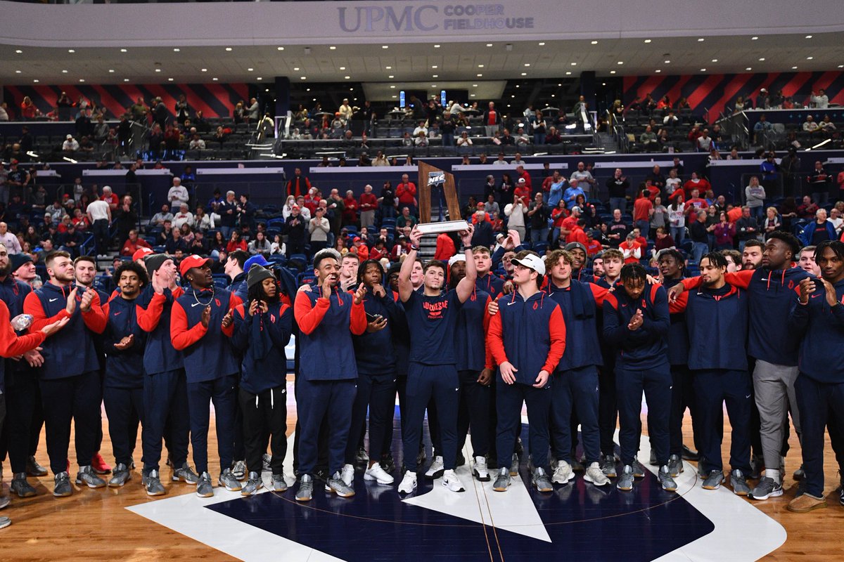 DuqFB's tweet photo. The champs are here 🏆

We took the court at the @DuqMBB game last Friday to celebrate our sixth NEC championship #GoDukes https://t.co/Bde2CKZEvG