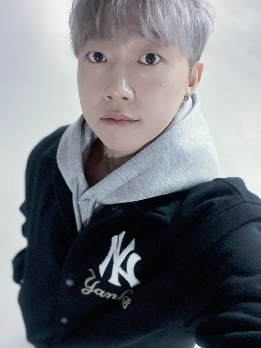 flybony's tweet photo. 퇴근!🙋‍♂️✨ https://t.co/QYNTCwDCmz