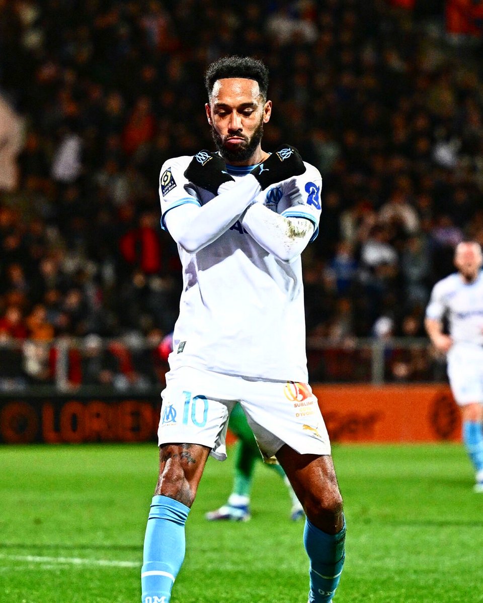 ActuFoot_'s tweet photo. 🚨 OFFICIEL ! Pierre-Emerick Aubameyang est élu JOUEUR DU MOIS de décembre en Ligue 1 ! 🌟🩵🤍