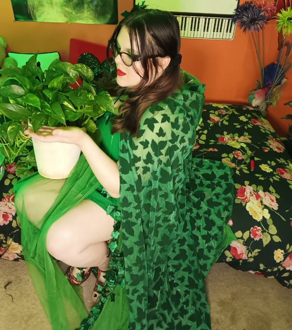 Follow me and subscribe @SucculentMomo Medieval Poison Ivy set on my onlyfans. Still posting and editing<a class="tags" href="/tag/succulentmomo">@succulentmomo</a><a href="/tag/thankful"class="tags"><span>#thankful</span></a><a href="/tag/success"class="tags"><span>#success</span></a><a href="/tag/babe"class="tags"><span>#babe</span></a><a href="/tag/subscribe"class="tags"><span>#subscribe</span></a><a href="/tag/tipher"class="tags"><span>#tipher</span></a><a href="/tag/onlyfans"class="tags"><span>#onlyfans</span></a>