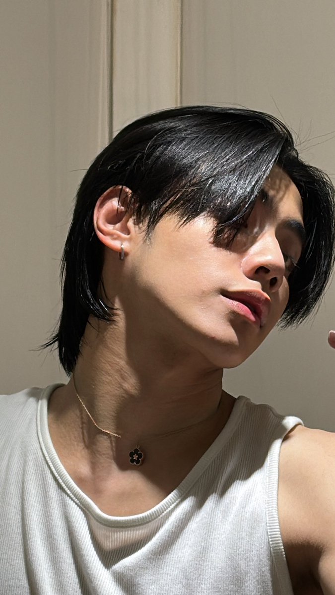 PEEMWASU_'s tweet photo. ผมยาวแล้วหงะ https://t.co/bQcFpJt6lC