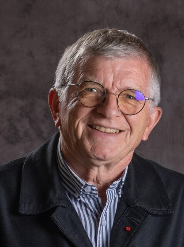 « Quelle société préparons-nous si nous ne parvenons pas à faire vivre et apprendre ensemble, au moins pendant le temps de la scolarité obligatoire, dans des établissements hétérogènes, toute la jeunesse de notre pays dans sa diversité ? » @octavegreard cafepedagogique.net/2024/01/16/pro…