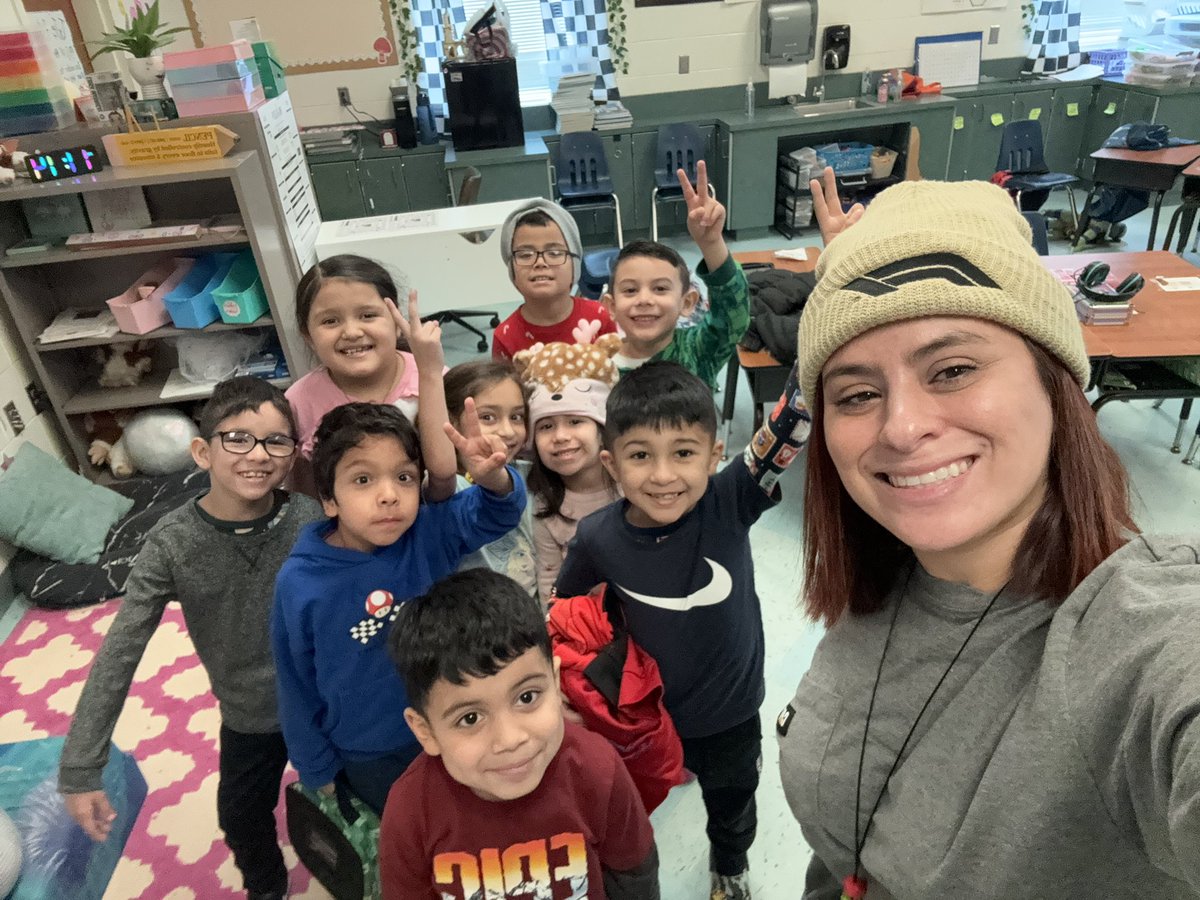 Texas Arctic Blast 2024 💪🥶 I only had 9 kids today, but we're making the best of it 🙌 #FieldsInspires <a href="/FieldsFalcons/">Fields Elementary</a>