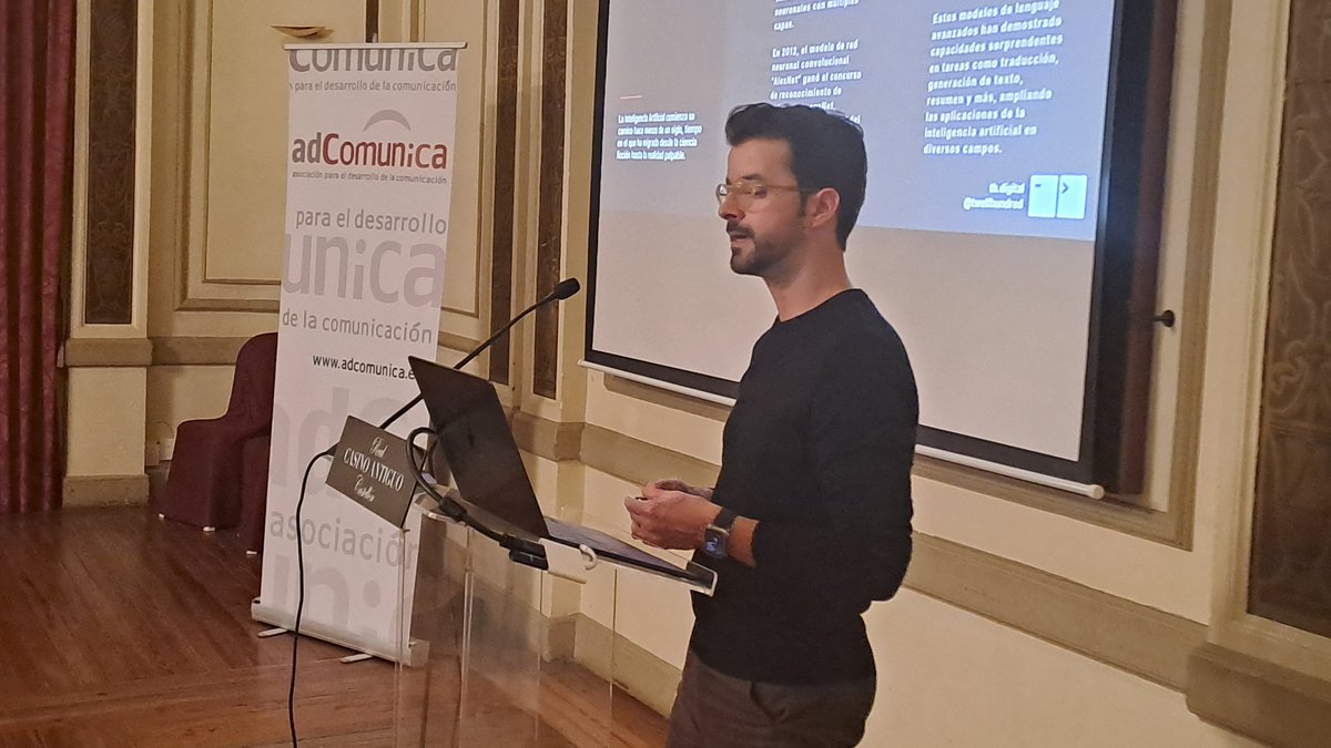 Ya estamos en la primera sesión del curso de #ChatGPT para comunicadores en el <a href="/CasinoAntiguo/">Real Casino Antiguo</a>, de la mano de <a href="/alexrbn/">Álex Rubio</a>, director de la agencia <a href="/Twelfhundred/">Twelfhundred</a> y socio de <a href="/adComunica_cs/">adComunica</a>. ¡Exprimiendo el potencial de la #IA para mejorar la #comunicación!