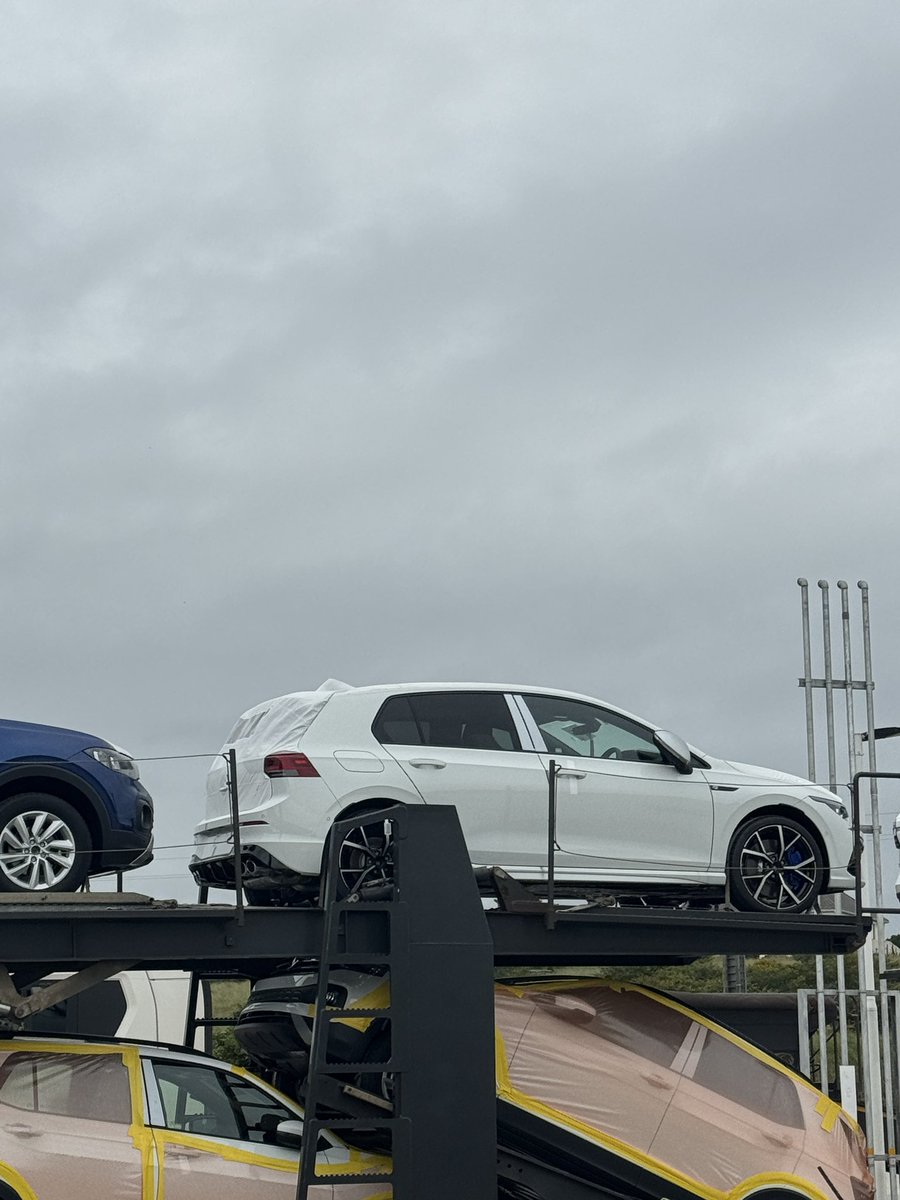mtura712's tweet photo. Can you spot differences in these two Golf 8R”s! https://t.co/AS0RspGdmv