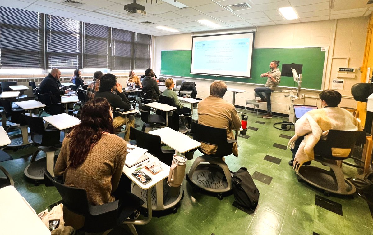 UMSL_OIPE's tweet photo. It's a chilly start to #SpringSemester2024, but our students and staff are on campus!
Even our student interns from the #UniversityofMissouriStLouis #CollegeOfEducation are on deck for coaching/tutorial support for our #neurodiverse student population. #OIPE #LiveLearnWorkPlay https://t.co/84La6IVksv