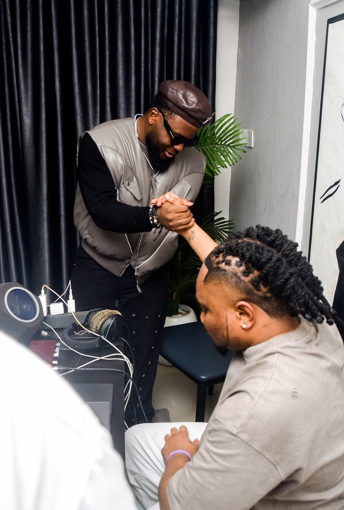 iamkocee_'s tweet photo. 2024 is starting on a good note, had the privilege of working with @masterkraft_ , one of the biggest music producers in Africa! 

Let’s Gooooo! 🇨🇲🇳🇬 https://t.co/OHhxjJZELR