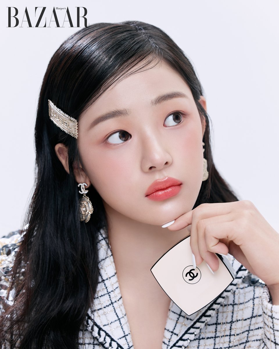 kiomminji's tweet photo. 🎀 Blossoming in the pages of <Harper's BAZAAR> Korea, January edition – an ode to grace and glamour with Chanel Beauty. https://t.co/OOTIdDytq5