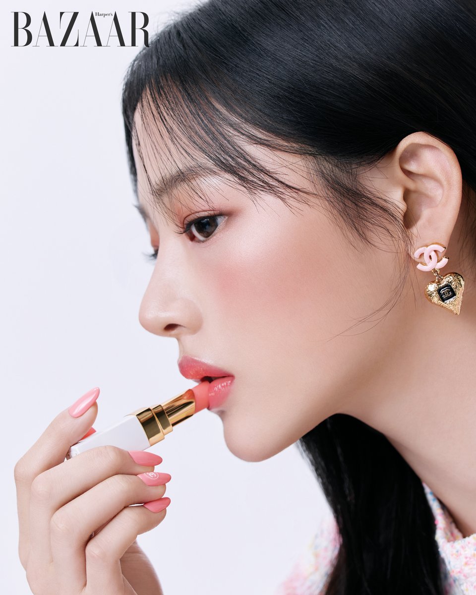kiomminji's tweet photo. 🎀 Blossoming in the pages of <Harper's BAZAAR> Korea, January edition – an ode to grace and glamour with Chanel Beauty. https://t.co/OOTIdDytq5