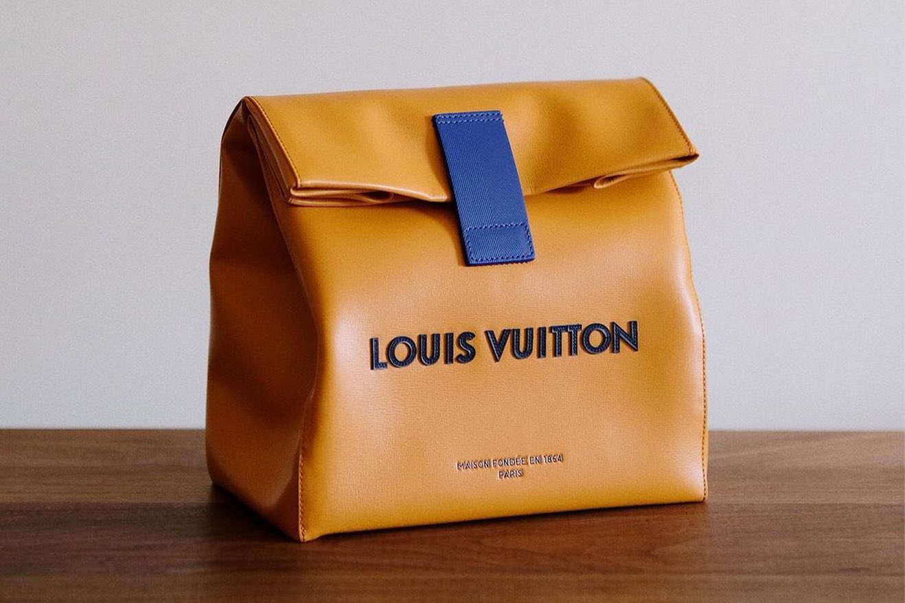 Pubity on X Louis Vuitton have launched The Sandwich Bag priced at over 3 000 https t 8ZbQuIj086 X