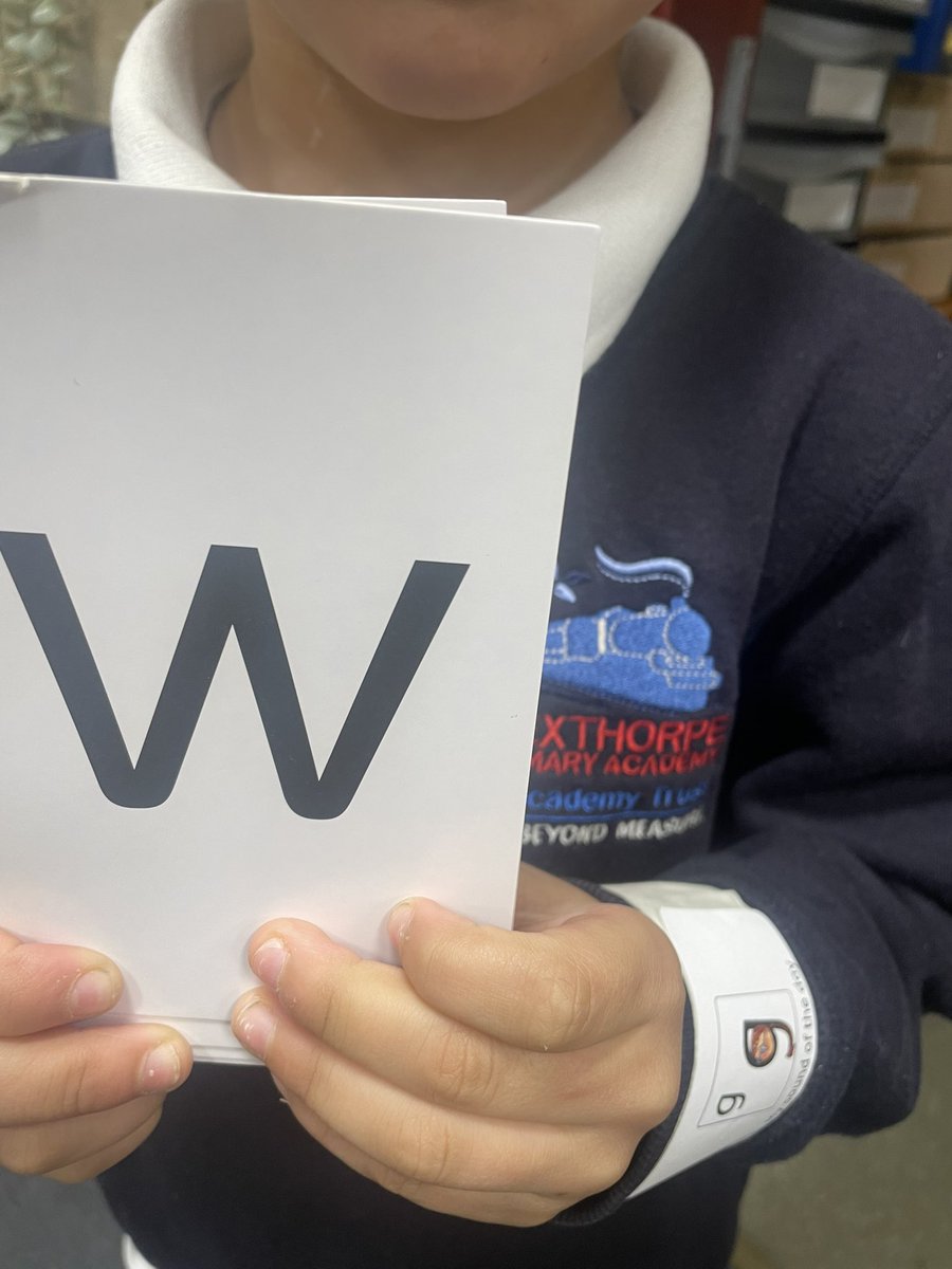 Being new to English doesn’t stop children <a href="/HexthorpePri/">Hexthorpe Primary</a> from learning to read. Love their use of ‘sound watches’. ‘What sound is it Mr. Wolf?’. <a href="/astreaacademies/">Astrea Academy Trust</a> <a href="/JoLeishman/">Jo Leishman</a> <a href="/MrsBaker6/">Hannah Baker</a> <a href="/AsmaMaqsoodShah/">Asma Maqsood-Shah FCCT</a> @RowenaHackwood <a href="/RuthMiskinEdu/">Ruth Miskin Training</a>