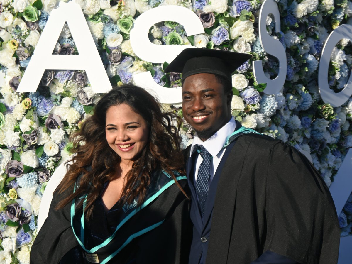 UEL_News's tweet photo. That’s a wrap for the first day of Graduation! 🎓🎉
Congratulations to all who celebrated today. We can’t wait to do it all again tomorrow. #UELWinterGrad https://t.co/4EHuWeJUo3