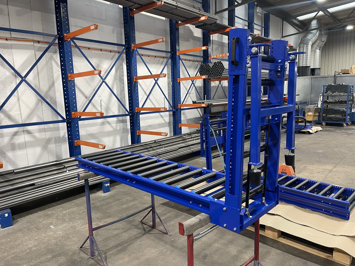 Curves, Straights and Gates on a recent conveyor project. KCT 3 #rollerconveyors provide multiple configurations to suit your business’s needs! Why not get in touch for a quote! conveyorsections.co.uk/contact/