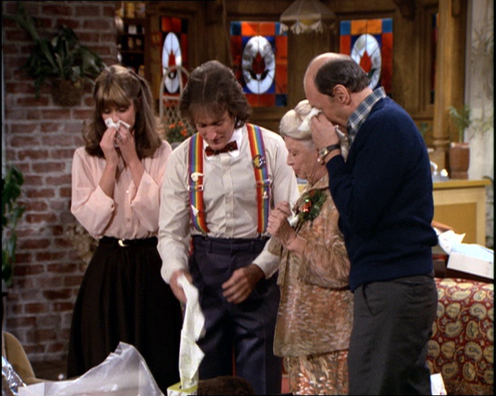 'Alien Mork discovers Christmas, giving unforgettable presents in this heartwarming holiday tale. #MorkAndChristmas #ThoughtfulGifts' #ClassicUSTV 11am  (From Mork & Mindy, Ep: 'Mork's First Christmas,' (Thu, Dec 14, 1978))