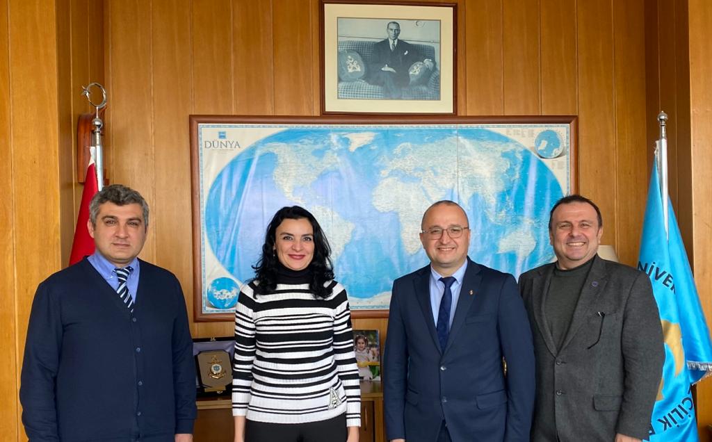 İTÜ Denizcilik Fak. Dekanı Prof.Dr. Özcan ARSLAN,Ordu Fatsa Deniz Bil. Fak. Dekanı Prof.Dr. Özkan UĞURLU,Öğretim Üyemiz Prof.Dr. Selçuk NAS,Dekanımız Prof.Dr. Şermin AÇIK ÇINAR'la denizcilik konularında görüşmelerde bulundular.Nazik ziyaretleri için konuklarımıza teşekkür ederiz.