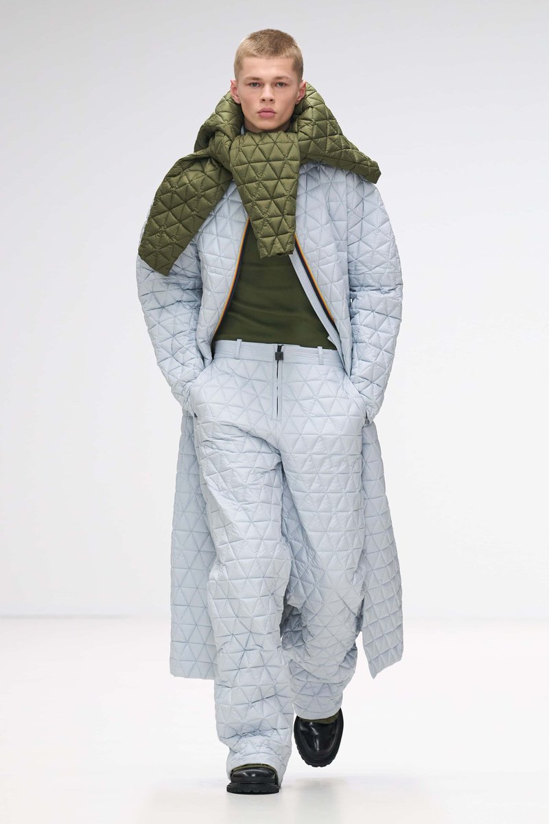 MaleFashTrends's tweet image. #KWAY llena de estilo deportivo la pasarela de Milán con su colección Otoño-Invierno 2024 #MFW buff.ly/422QbG1