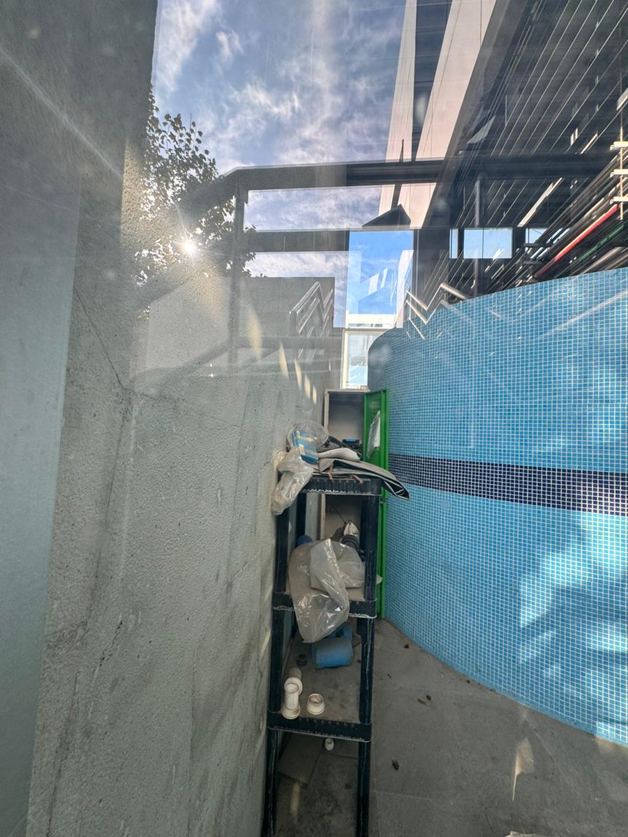 rojasayuzo's tweet photo. Como todo lo que toca la #PrimaveraOaxaqueña, el Polideportivo abandonado, sucio y sin mantenimiento, pero quieren construir un parque llamado Primavera 🤣😂🤣😂🤣

El estilo de  la #4T ha sido: abandonar lo que sirve, desmadrar lo que funciona y construir obras inútiles. https://t.co/jgMC77PaAs