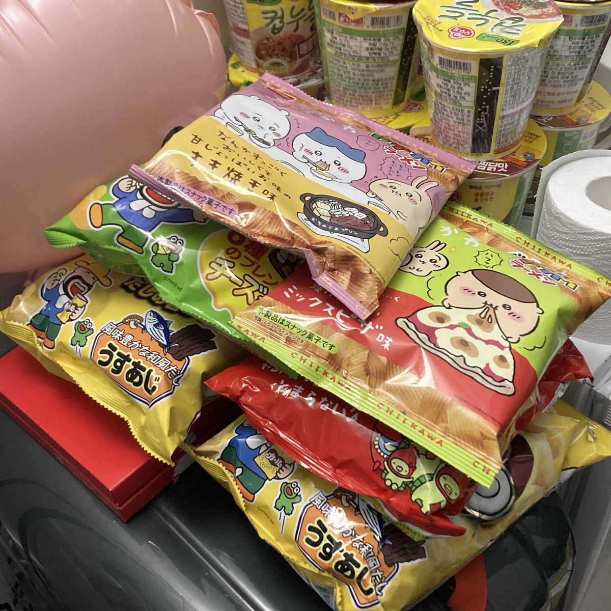 nanipam_L's tweet photo. 일본갔을때 간식 뭐 사오실지 고민하지 마시라고 하나하나 먹어보고 적어보는 

일본 간식 추천 타래!! 🍪🍭

(오사카,히로시마 과자도있어요!)
(좀 주관적일수도 있습니다!!) https://t.co/g51ixuUnu1