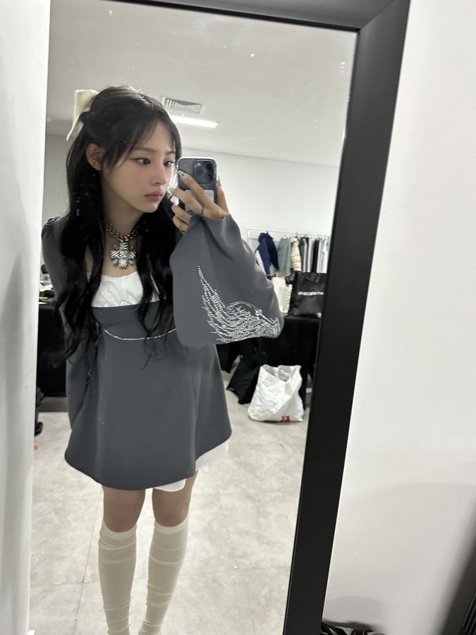 kiomminji's tweet photo. It's a snowy day today! Wishing each and every one of you a wonderful day filled with warmth and joy. Stay cozy and enjoy the beauty of the falling snow! ❄️☃️ https://t.co/j9VWVymr5c