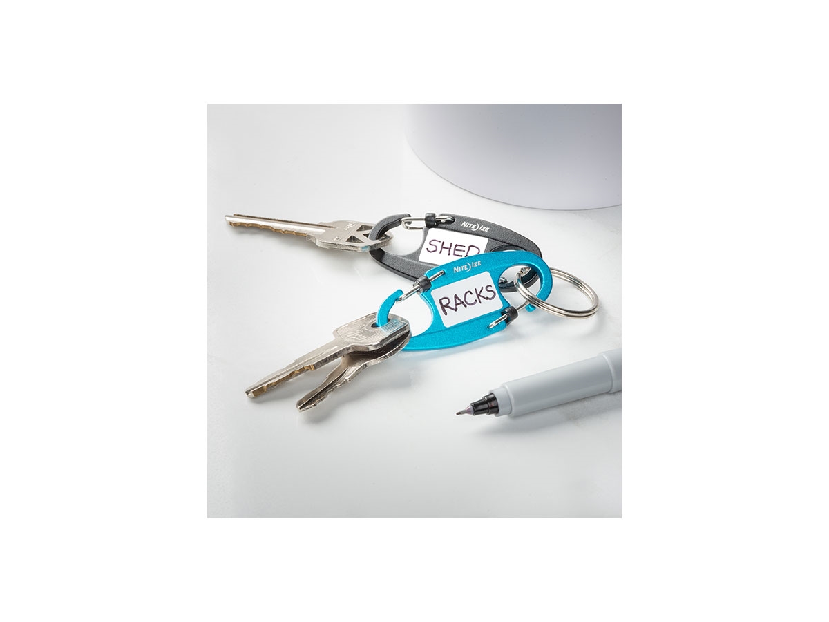 ferrehogar's tweet image. ¿Cansado de buscar tus llaves?  🗝️ Descubre la combinación perfecta de organización, identificación y seguridad con el Mosquetón Doble IdentiKey™ SlideLock®.
¡Simplifica tu día a día ahora! 🚀ferrehogar.es/p/niteize-iden…

#NiteIze #organización #llavesseguras #SlideLock #innovación