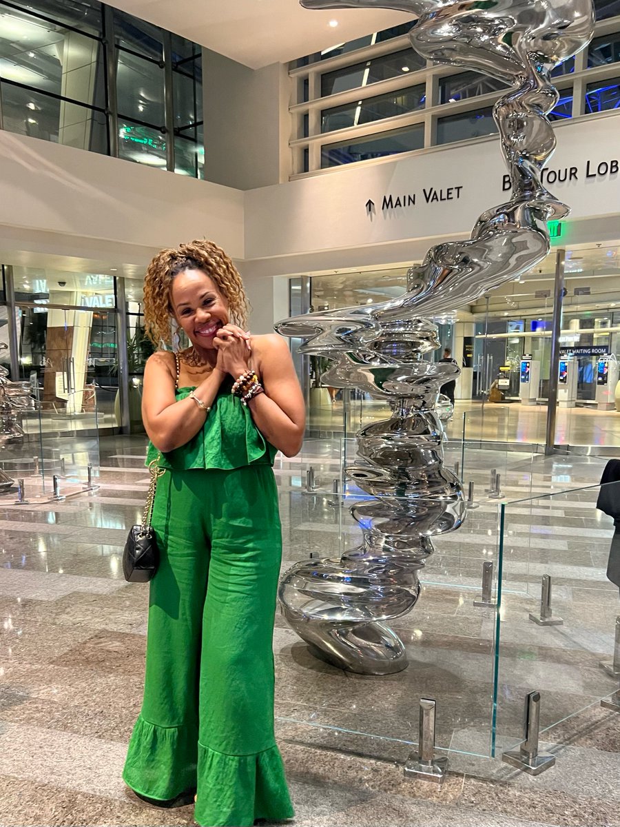SheriRiley's tweet photo. Mood: It's 2024
I am #ExponentialLiving.
I am my first client and I am consistently pursing peace, choosing clarity, and living courageously.
I am my own greatest testimonial.
#TestimonialTuesday https://t.co/XlZjE2nki8