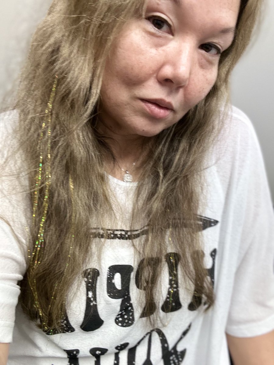 Shelley_Knight1's tweet photo. My fave oversized shirt, Hippie Soul. Pretty faded hereβ¦ #mytolerance #hellalow #andthatsfine #Stoner #hybridvigor #Asian βοΈπππ―π΅ https://t.co/0hkNzWrYOm