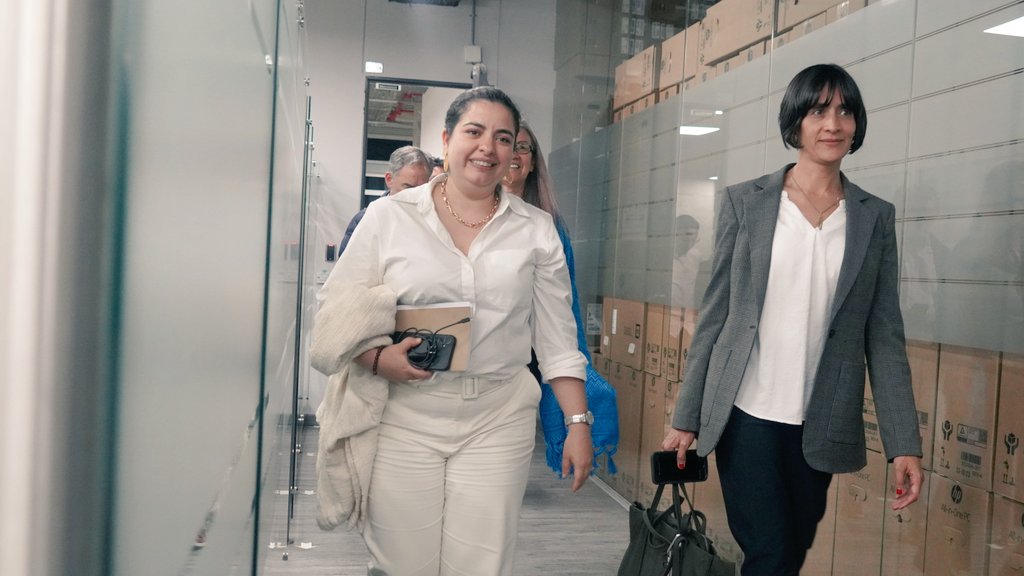 ghisecheverry's tweet photo. Esta semana tuvimos la visita de nuestra ministra y su equipo. Su respaldo a la misionalidad del @IDEAMColombia es invaluable. Con su apoyo seguiremos fortaleciendo capacidades para lograr el Instituto De Estudios AMbientales que merece el segundo país 🇨🇴 más megadiverso del 🌎💪 https://t.co/cm7SOSajgY