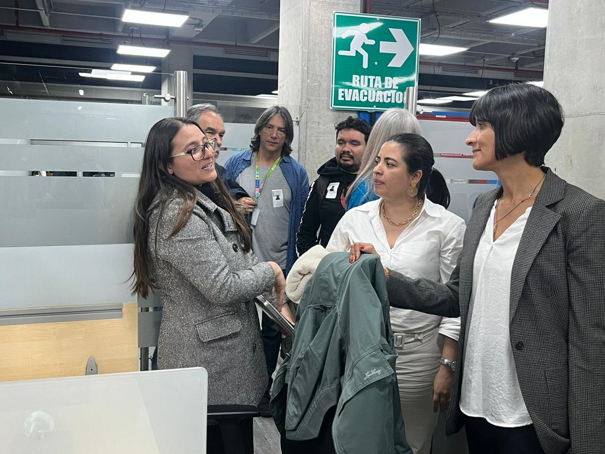 ghisecheverry's tweet photo. Esta semana tuvimos la visita de nuestra ministra y su equipo. Su respaldo a la misionalidad del @IDEAMColombia es invaluable. Con su apoyo seguiremos fortaleciendo capacidades para lograr el Instituto De Estudios AMbientales que merece el segundo país 🇨🇴 más megadiverso del 🌎💪 https://t.co/cm7SOSajgY