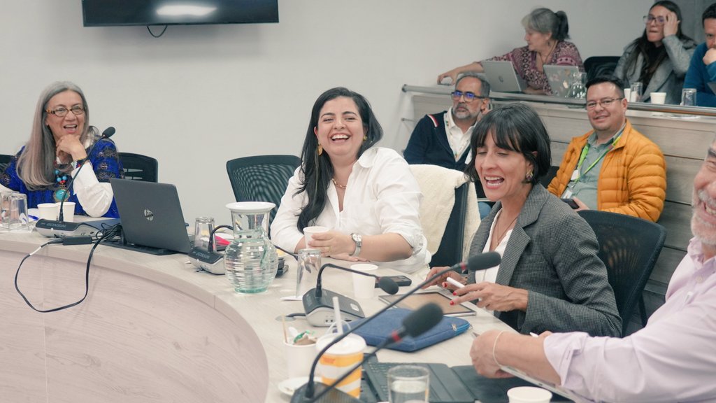 ghisecheverry's tweet photo. Esta semana tuvimos la visita de nuestra ministra y su equipo. Su respaldo a la misionalidad del @IDEAMColombia es invaluable. Con su apoyo seguiremos fortaleciendo capacidades para lograr el Instituto De Estudios AMbientales que merece el segundo país 🇨🇴 más megadiverso del 🌎💪 https://t.co/cm7SOSajgY