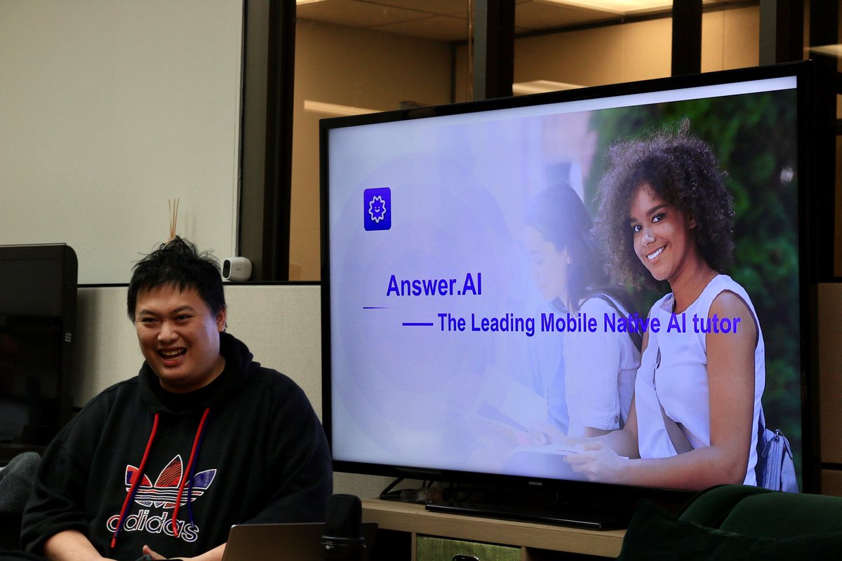 1/2 I want to express my heartfelt gratitude to all the founders and VCs who played a crucial role in making this "Swing for AI" golf event and AI Dinner an outstanding success.   Thank you for being a part of this special evening!