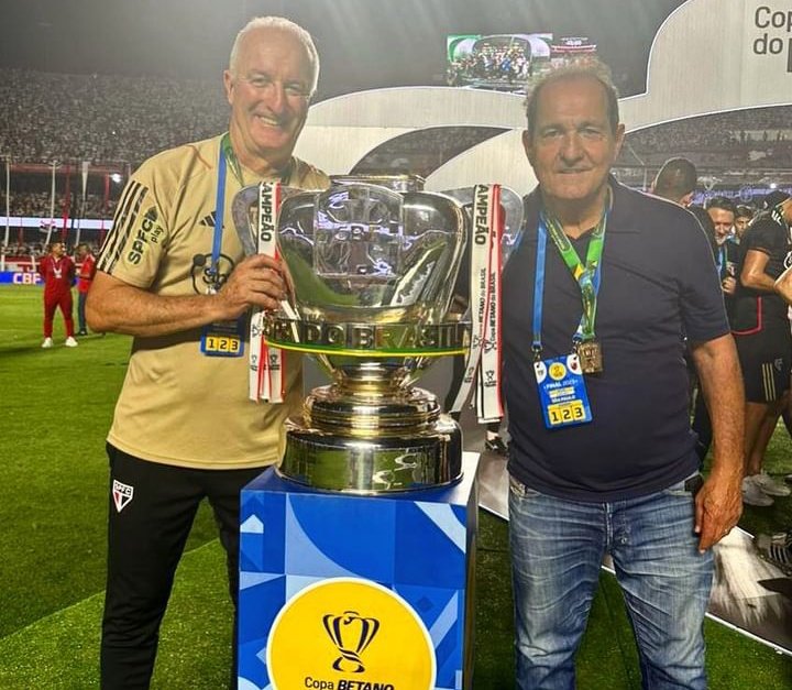 🎙️ Muricy Ramalho à CNN: "Para a gente foi muito duro quando começaram a falar (Dorival na seleção), porque você faz um planejamento, e aí é muito complicado. Eu sou muito amigo dele, é um sonho do cara, a gente respeita, falei para ele 'legal que é o seu sonho, mas para a gente