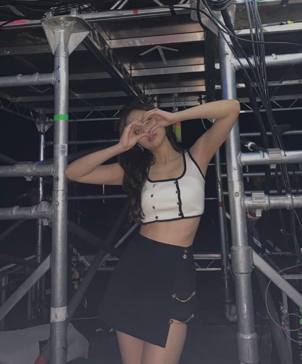 MIVENENOSAPINK's tweet photo. Jennie concert  🎤🎀

#Jennie #Blackpink #Mivenenosapink https://t.co/bt51x2NNWb