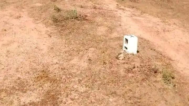 L_Activiste226's tweet photo. #Burkina_Faso🔥🚨🇧🇫:
Un bienfaiteur offre une parcelle aux oubliés du buzz #Adama et #Yacouba de Aïcha tremblerrr .
Un 1️⃣ grand mécène de la culture Burkinabè, fait don d'une parcelle a #Adama et #Yacouba pour les encourager et leur montrer que le temps de Dieu n'est pas celui des humains.
La source préfère taire le nom pour le moment.
#bobo_Afferage
Manager , mon idole @LBaryum tes artistes ont frappé fort 💪🏿. 😂