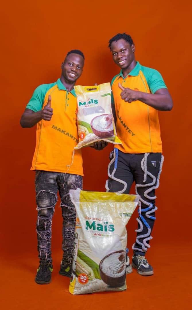 L_Activiste226's tweet photo. #Burkina_Faso🔥🚨🇧🇫:
Un bienfaiteur offre une parcelle aux oubliés du buzz #Adama et #Yacouba de Aïcha tremblerrr .
Un 1️⃣ grand mécène de la culture Burkinabè, fait don d'une parcelle a #Adama et #Yacouba pour les encourager et leur montrer que le temps de Dieu n'est pas celui des humains.
La source préfère taire le nom pour le moment.
#bobo_Afferage
Manager , mon idole @LBaryum tes artistes ont frappé fort 💪🏿. 😂