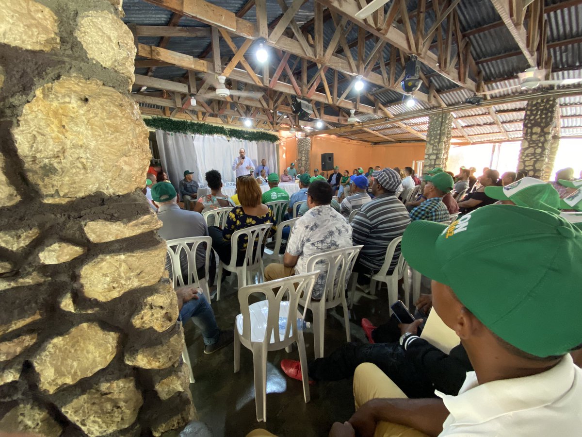 #FPComunica
Asamblea provincial con el Coordinador Político de Azua, el Dr. Henry Merán. Juntos, exploramos estrategias para ganar en febrero y mayo del 2024
#FuerzaDelPueblo #volvamospálante #asambleafp
<a href="/FPcomunica/">@Fuerza del Pueblo (FP)</a> <a href="/LeonelFernandez/">Leonel Fernández</a> <a href="/DrHenryMeran/">Dr. Henry Merán</a> <a href="/RubenMaldonadoD/">Ruben Maldonado</a> <a href="/CesarAFernandz/">César A. Fernández</a>