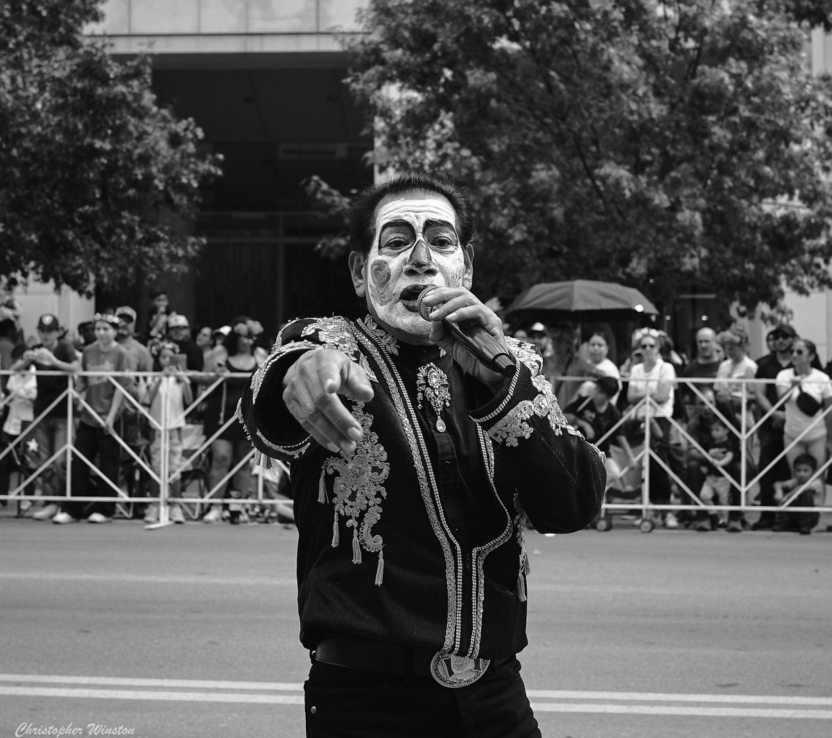 #austintx #dayofthedead #peopleonthestreet #austinlife #peoplethatIsee #leicaphotography #bnw #bnwphotography