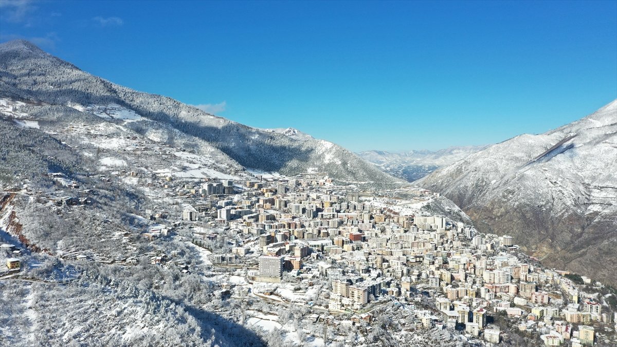 pusholder's tweet photo. Artvin'de kar yağışı etkili oldu. https://t.co/kQYgTiUOkS