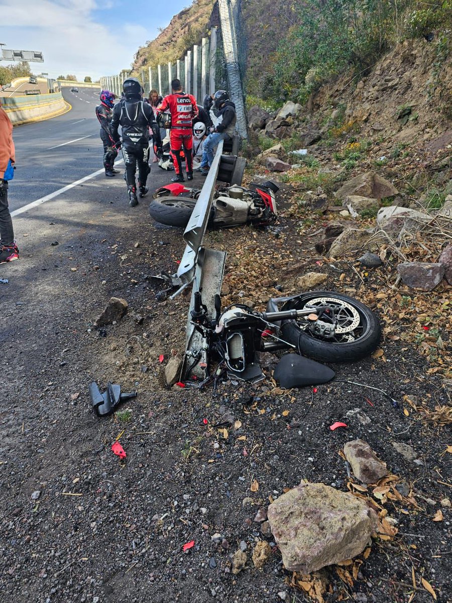 luismiguelbaraa's tweet image. Cómo todos los domingos los motociclistas en la México Cuernavaca y los accidentes que ellos mismos provocan. Km. 26 extreme precauciones.