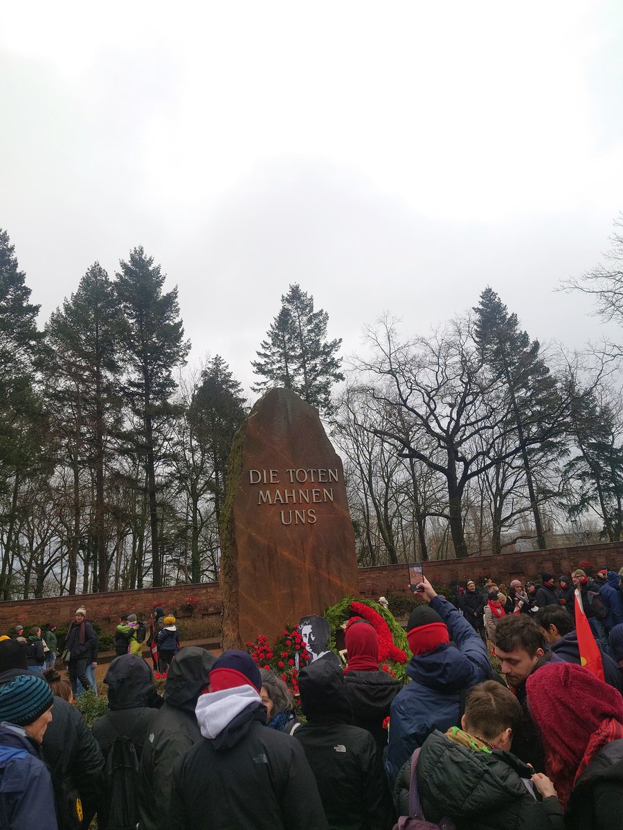 AAGS_161's tweet photo. Mehrere Schwerverletzte Demonstranten heute auf der diesjährigen #LLLdemo. Wir wünschen allen verletzten Demonstan*tinnen eine schnelle Genesung und sehr viel Solidarität. https://t.co/8QoxnNXAgE