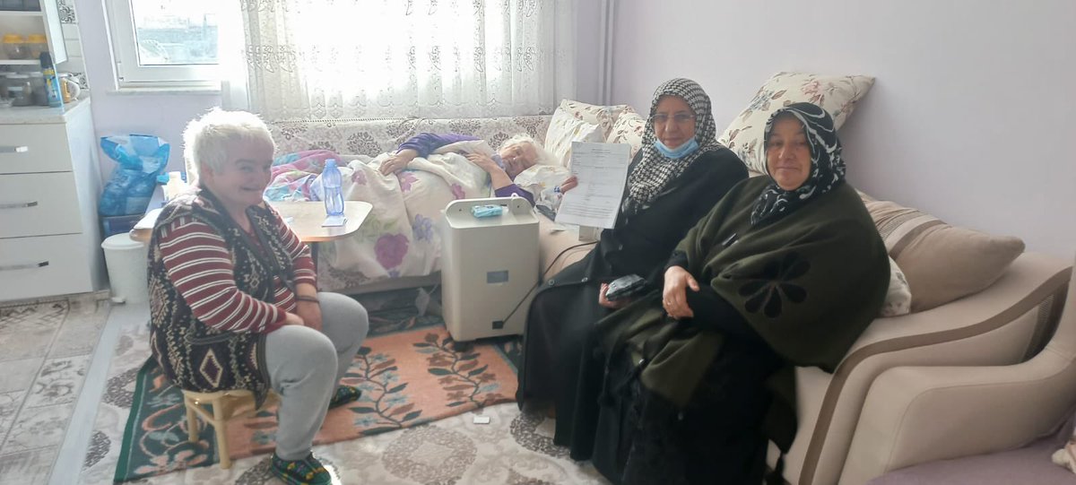 akkadingursu's tweet photo. İpekyolu Mahalle Başkanımız Akhanım Atıcı ve yönetimi mahallemizde sandıkların eve gelmesi ile ilgili bilgilendirme ziyareti gerçekleştirdi.
#AKKadınlarSahada
#AKKadınGürsu https://t.co/mSAnVR6wN5