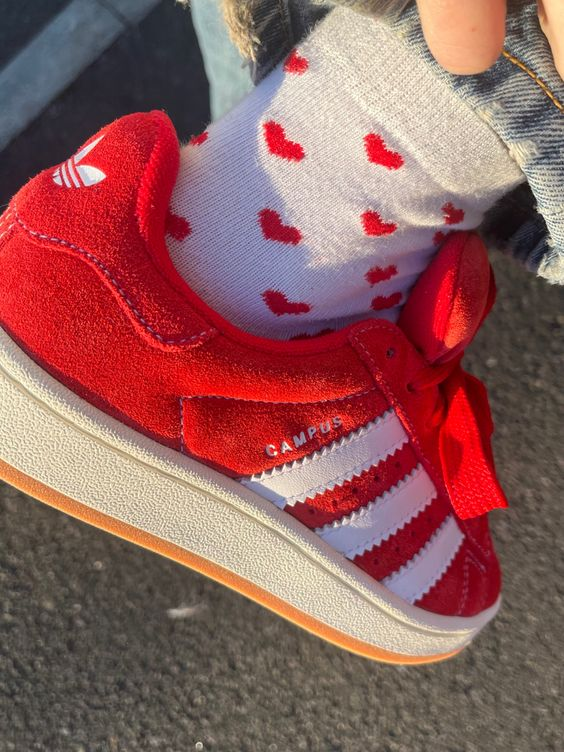 CaminoTV's tweet photo. 95€ la adidas Campus 00s Red Scarlet avec le code CAMINO13 🍒

Lien affilié https://t.co/eChczOlKYn https://t.co/GjrEi9Oa1i